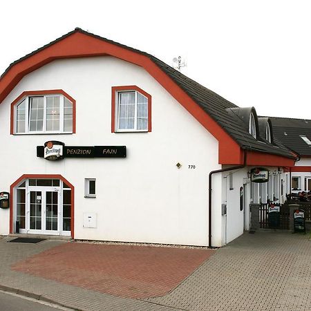 Penzion Fajn *** Pardubice Exterior foto