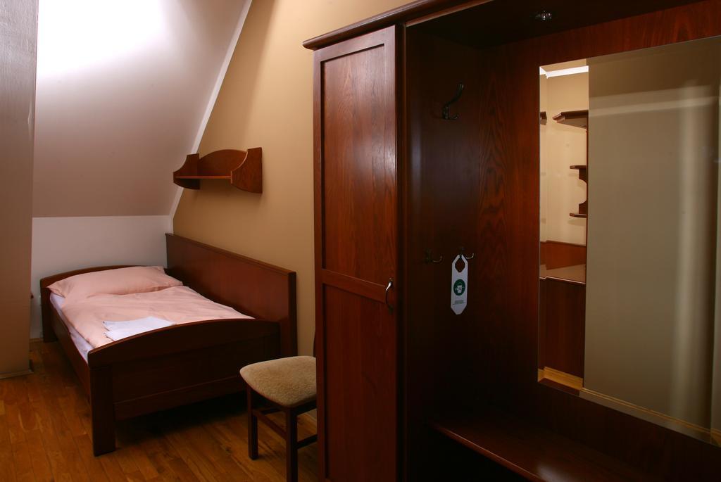 Penzion Fajn *** Pardubice Habitación foto