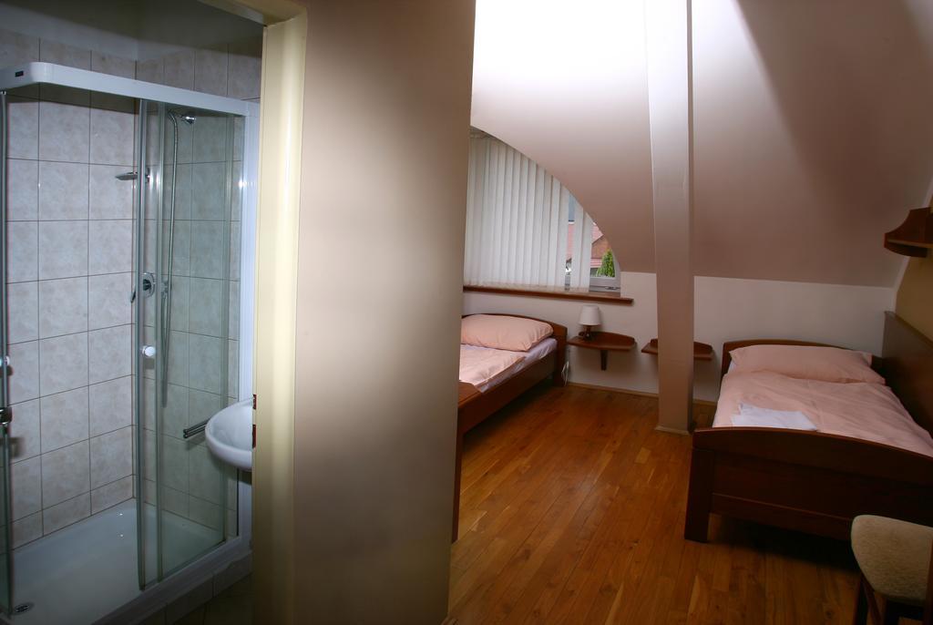 Penzion Fajn *** Pardubice Habitación foto